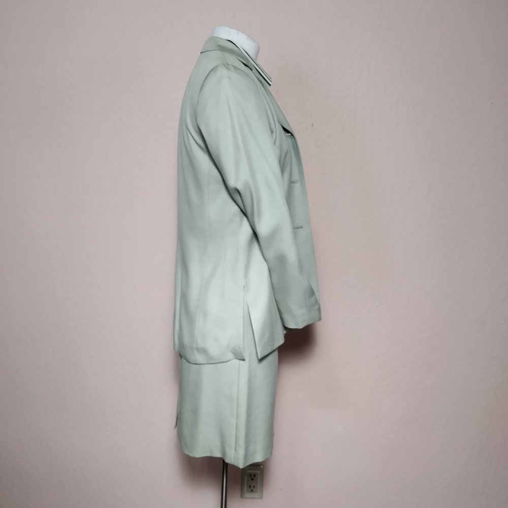 Business or Casual Three-Piece Silk Suit - Picture 4 of 16